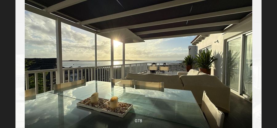 Terrazza vista mare al tramonto, Case Bianche