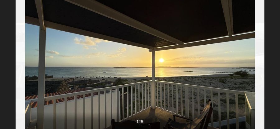 Veranda panoramica al tramonto affacciata sulla spiaggia di Boa Vista, Capo Verde